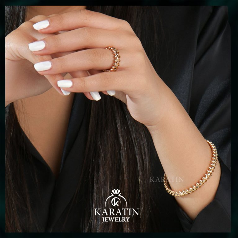 Distressed High-Rise Jeans